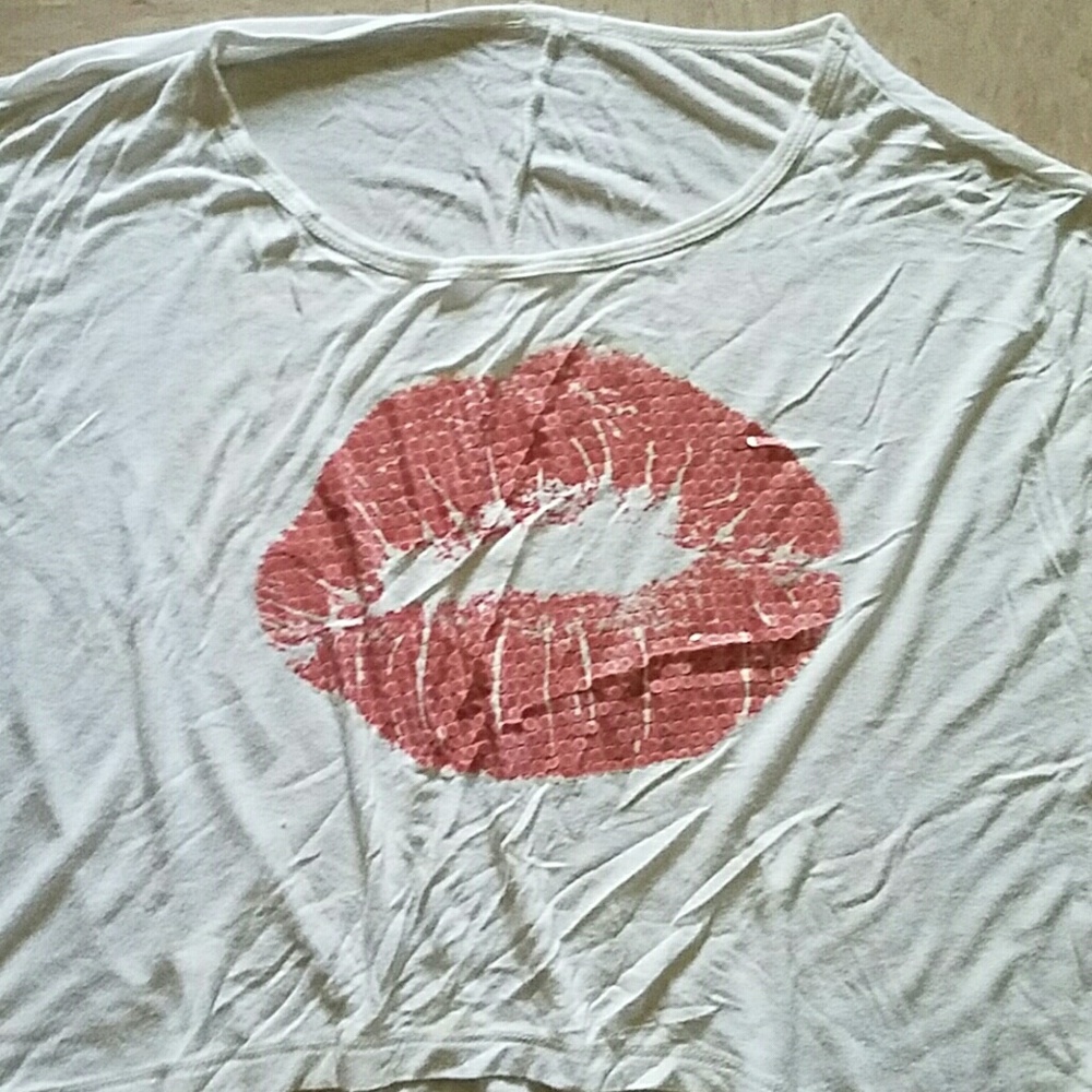 Batwing T-shirt - Picture 2 of 4